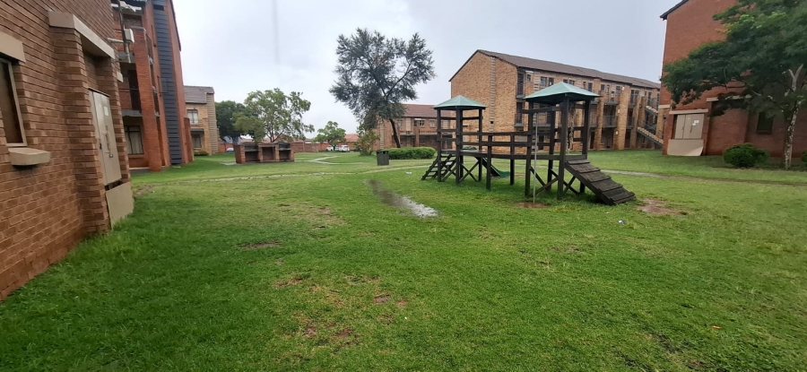 To Let 1 Bedroom Property for Rent in Karenpark Gauteng