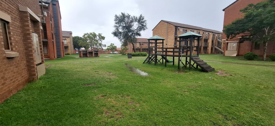 To Let 1 Bedroom Property for Rent in Karenpark Gauteng