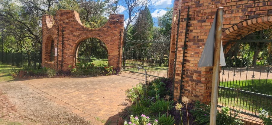 4 Bedroom Property for Sale in Kameelfontein Gauteng