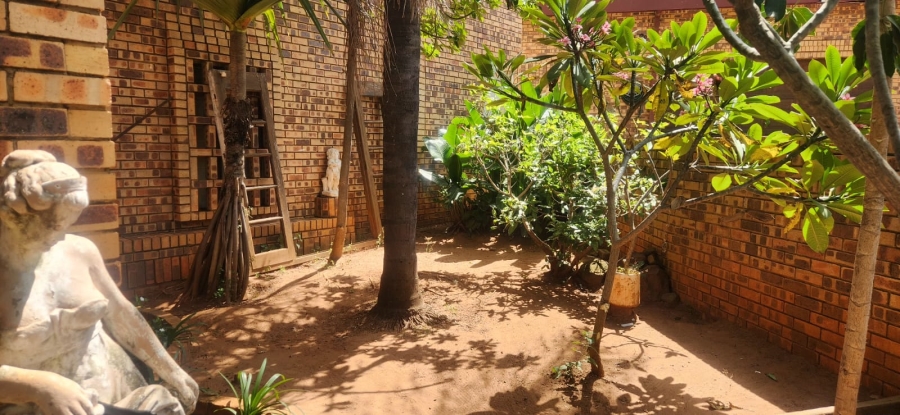 4 Bedroom Property for Sale in Kameelfontein Gauteng