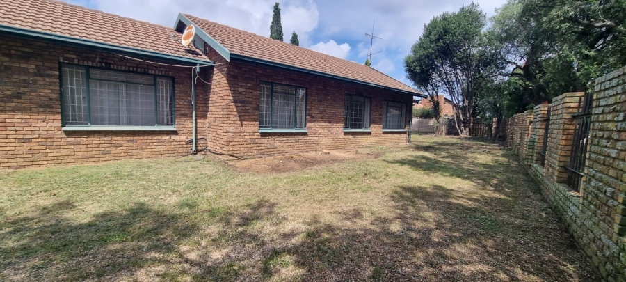 3 Bedroom Property for Sale in Bonaero Park Gauteng