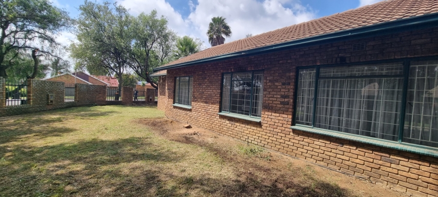 3 Bedroom Property for Sale in Bonaero Park Gauteng