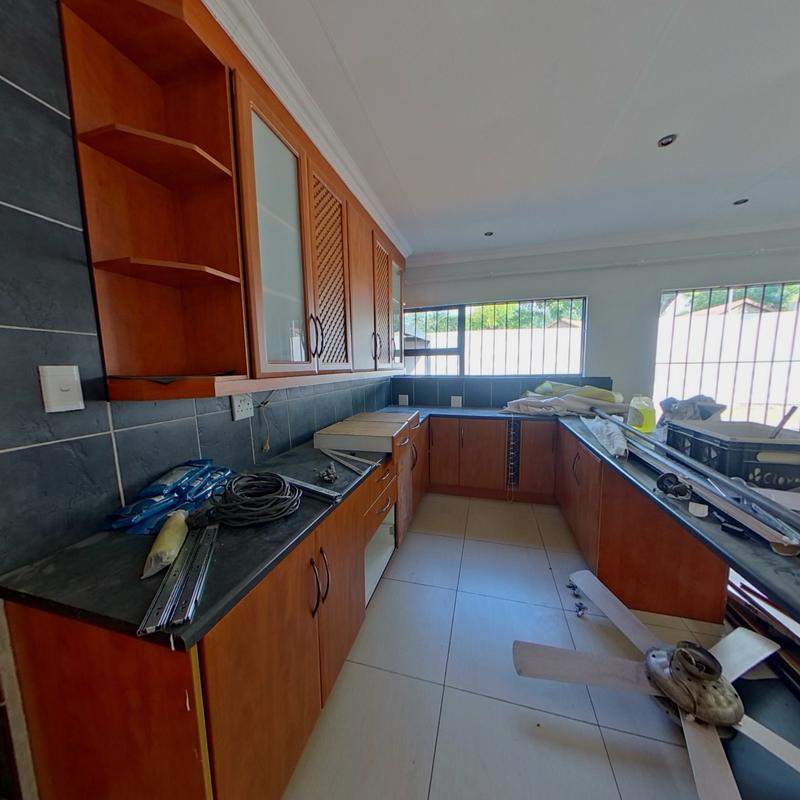 4 Bedroom Property for Sale in Garsfontein Gauteng