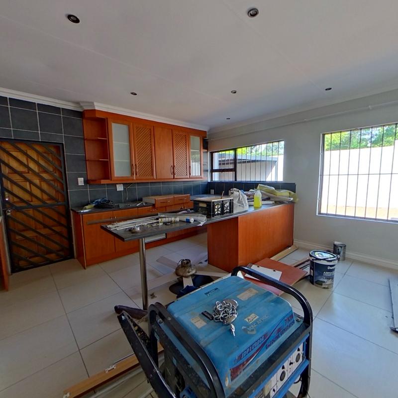 4 Bedroom Property for Sale in Garsfontein Gauteng