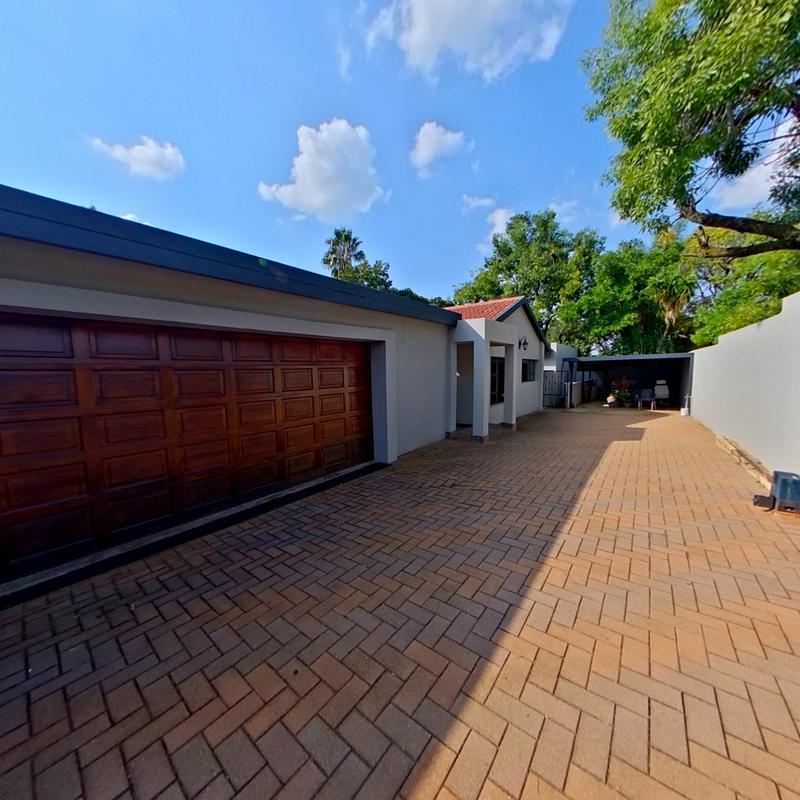 4 Bedroom Property for Sale in Garsfontein Gauteng