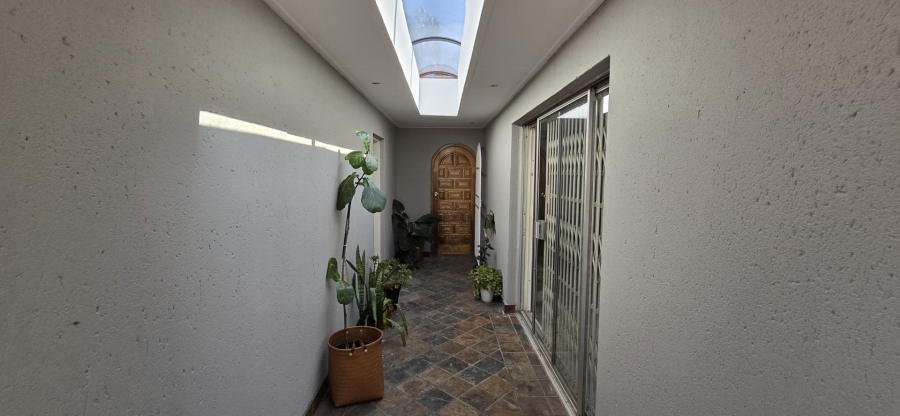 4 Bedroom Property for Sale in Garsfontein Gauteng