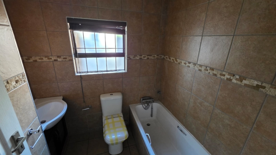 4 Bedroom Property for Sale in Garsfontein Gauteng
