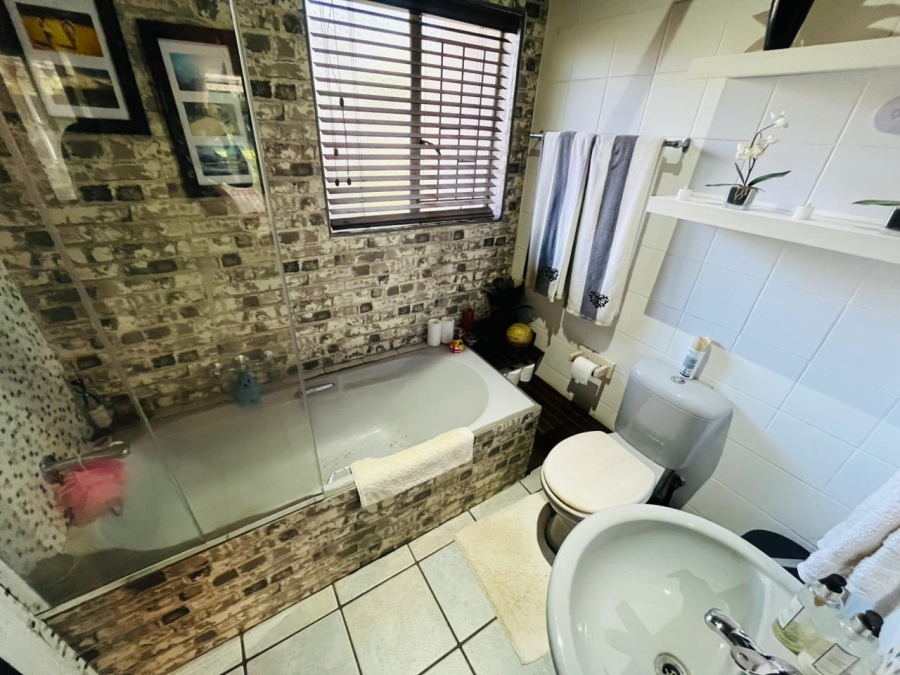 2 Bedroom Property for Sale in Olivedale Gauteng