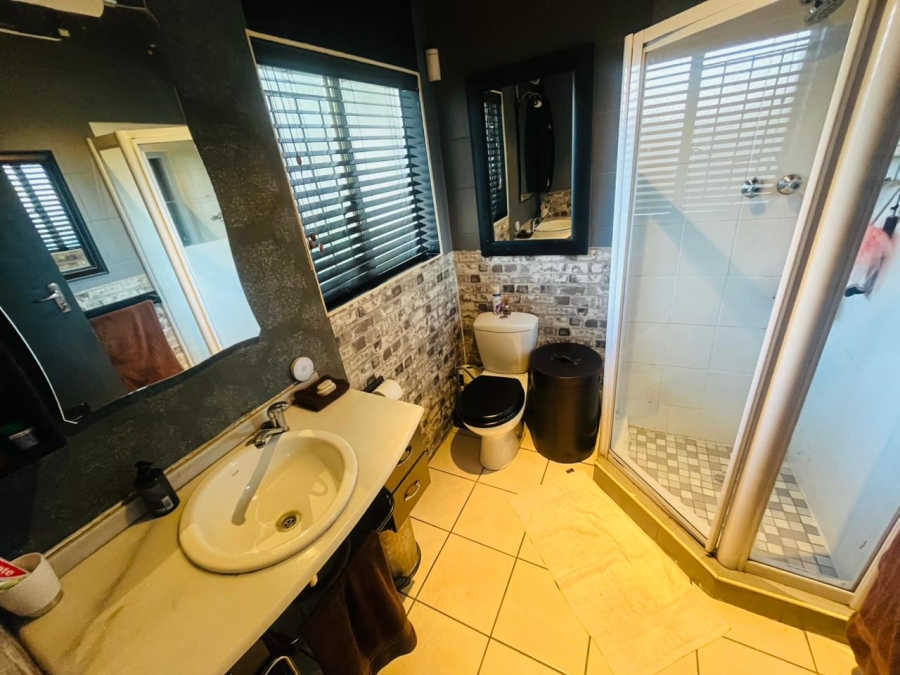 2 Bedroom Property for Sale in Olivedale Gauteng