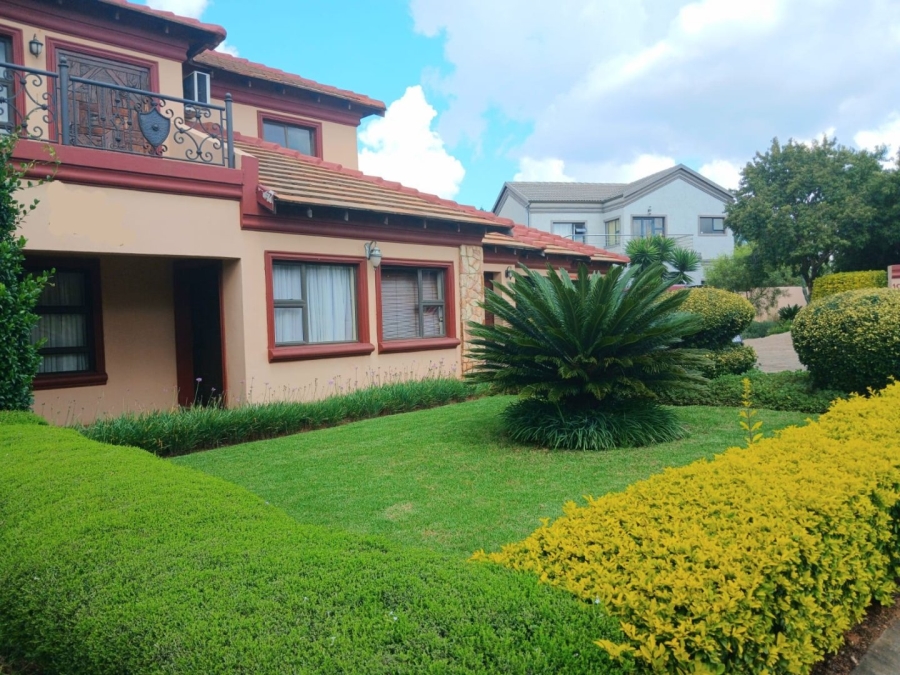 To Let 4 Bedroom Property for Rent in Blue Valley Golf Estate Gauteng