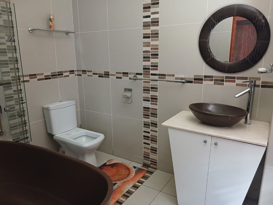To Let 4 Bedroom Property for Rent in Blue Valley Golf Estate Gauteng