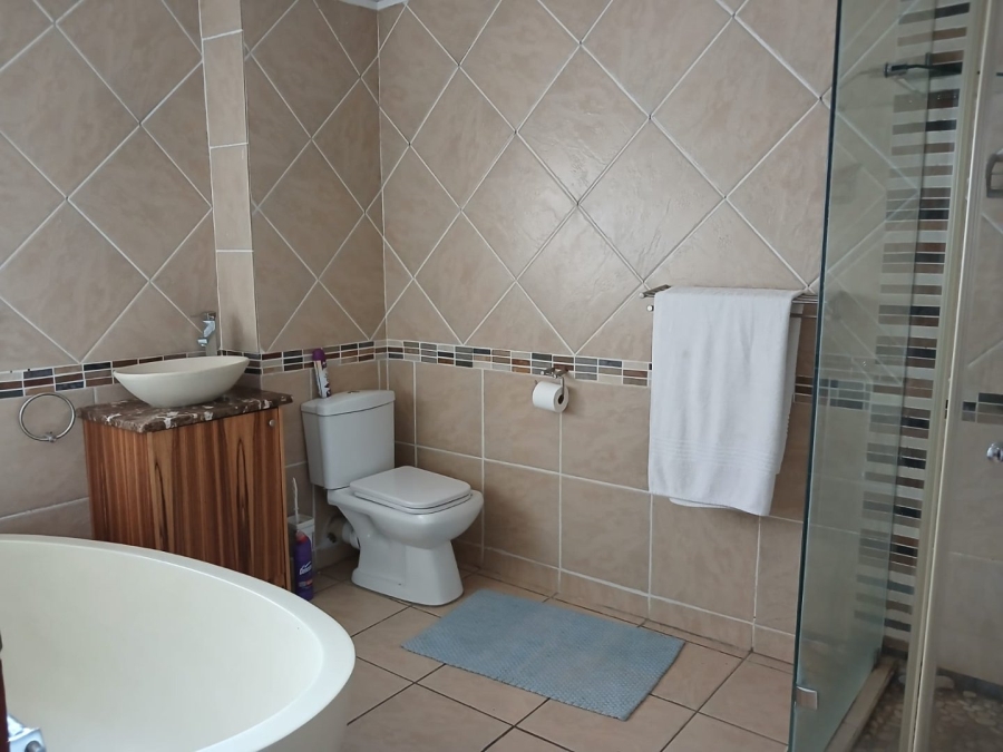 To Let 4 Bedroom Property for Rent in Blue Valley Golf Estate Gauteng