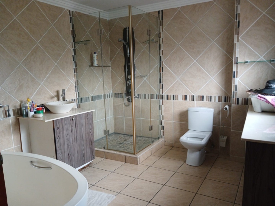To Let 4 Bedroom Property for Rent in Blue Valley Golf Estate Gauteng