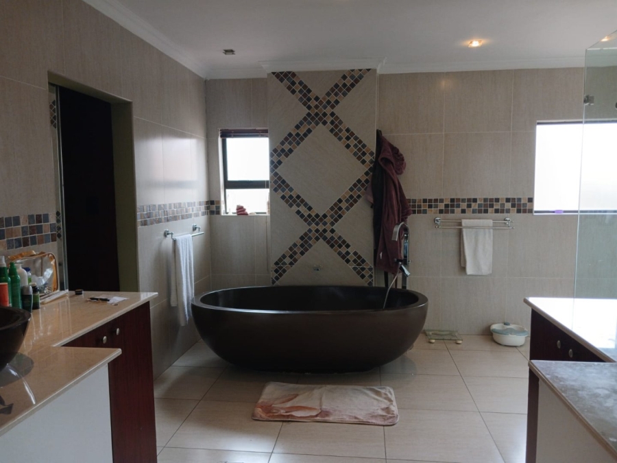 To Let 4 Bedroom Property for Rent in Blue Valley Golf Estate Gauteng