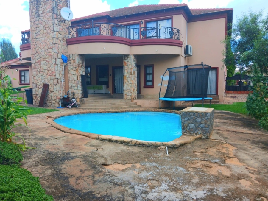 To Let 4 Bedroom Property for Rent in Blue Valley Golf Estate Gauteng