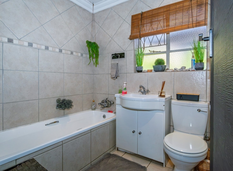 3 Bedroom Property for Sale in Isandovale Gauteng