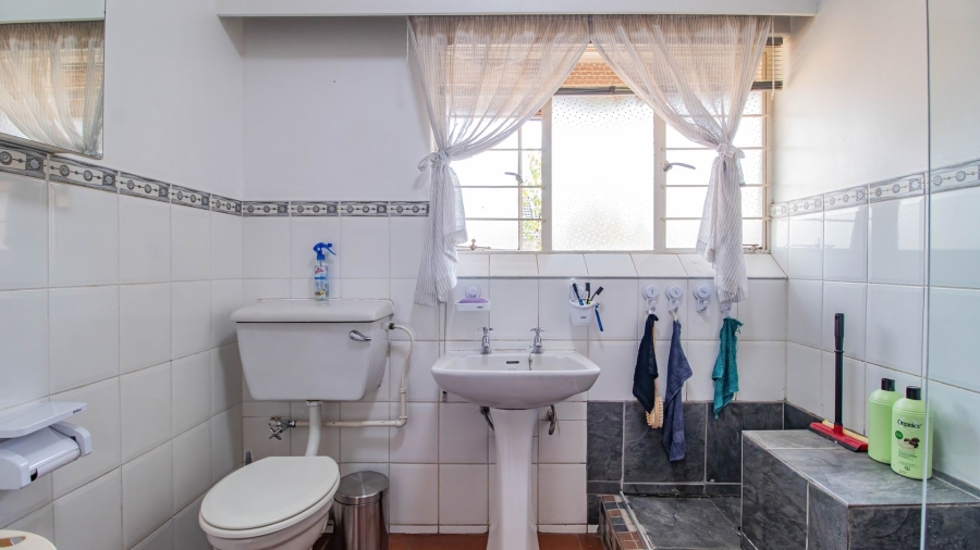 4 Bedroom Property for Sale in Glen Marais Gauteng