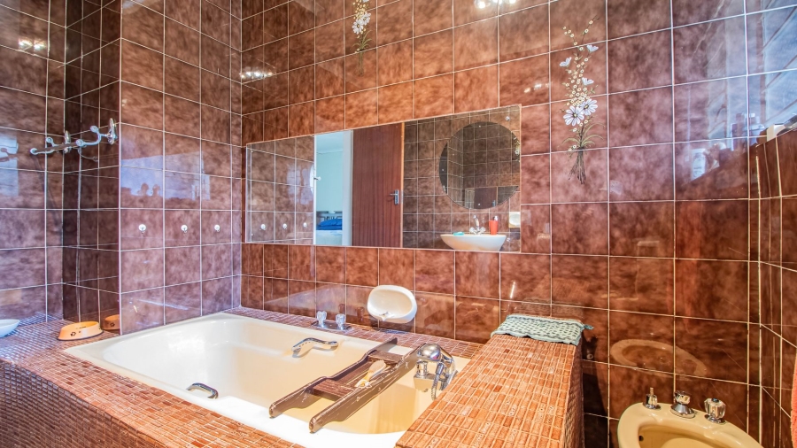 4 Bedroom Property for Sale in Glen Marais Gauteng