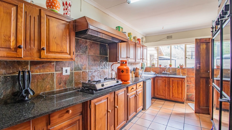 4 Bedroom Property for Sale in Glen Marais Gauteng
