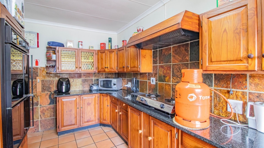 4 Bedroom Property for Sale in Glen Marais Gauteng