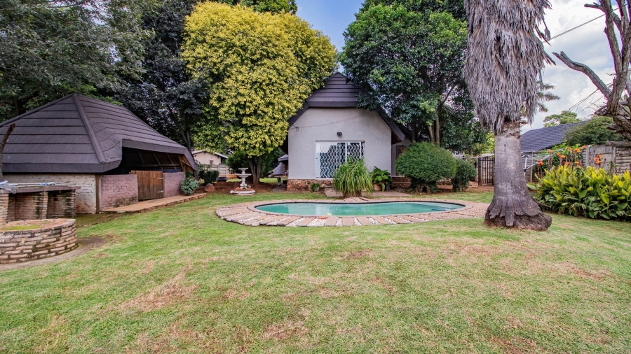 4 Bedroom Property for Sale in Glen Marais Gauteng