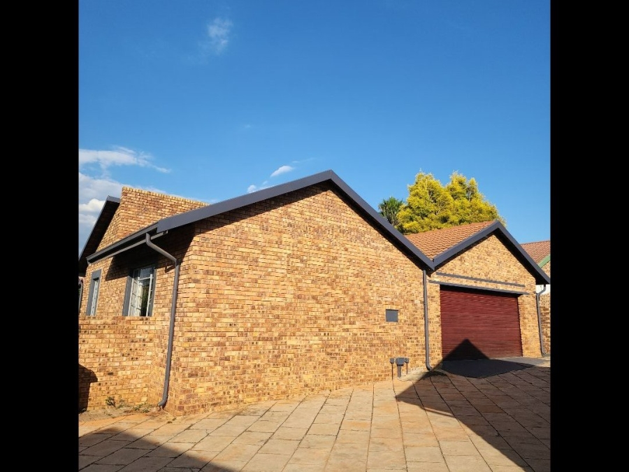 3 Bedroom Property for Sale in Amberfield Gauteng