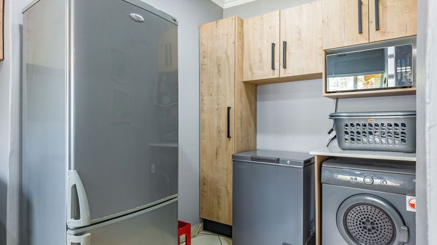 5 Bedroom Property for Sale in Annlin Gauteng