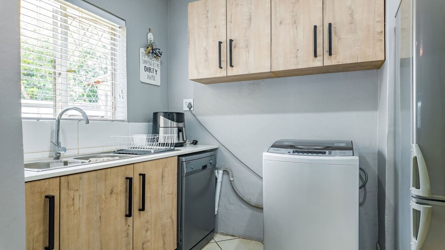 5 Bedroom Property for Sale in Annlin Gauteng