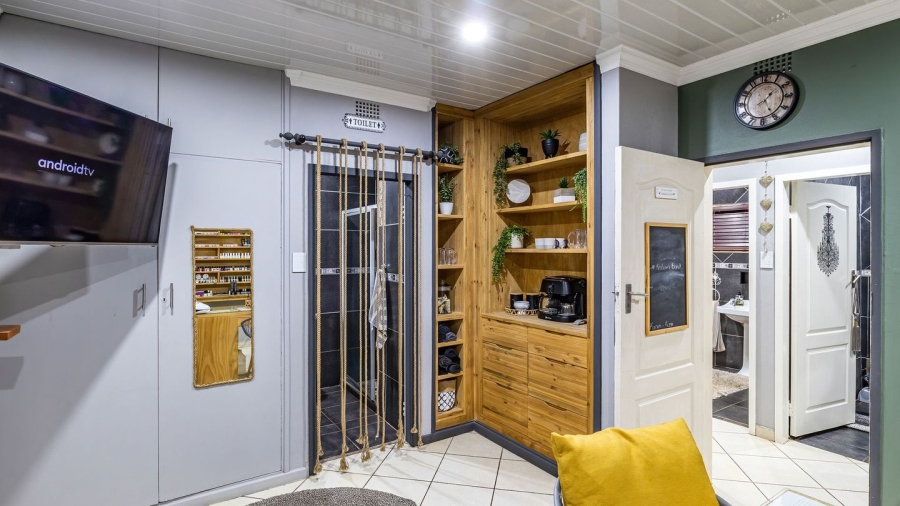 5 Bedroom Property for Sale in Annlin Gauteng