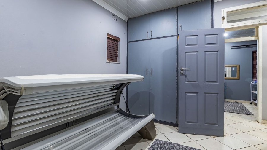 5 Bedroom Property for Sale in Annlin Gauteng