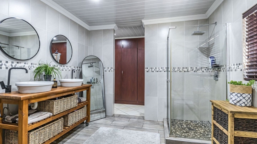 5 Bedroom Property for Sale in Annlin Gauteng