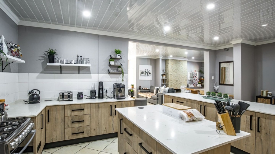 5 Bedroom Property for Sale in Annlin Gauteng