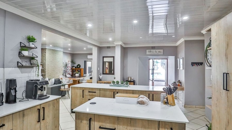 5 Bedroom Property for Sale in Annlin Gauteng