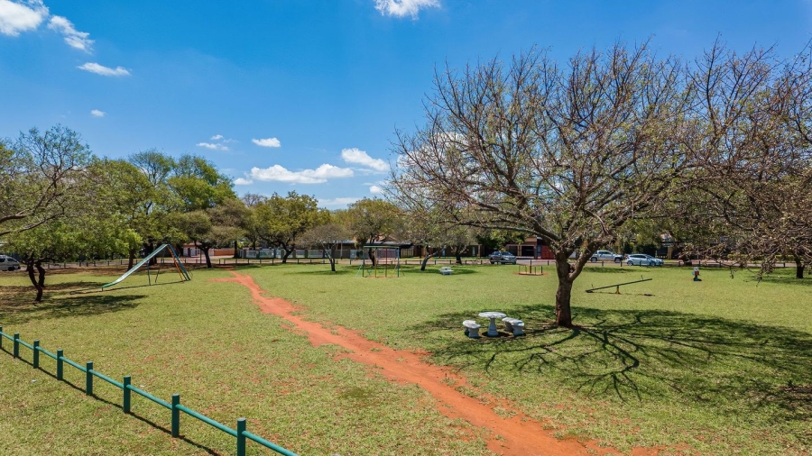 5 Bedroom Property for Sale in Annlin Gauteng