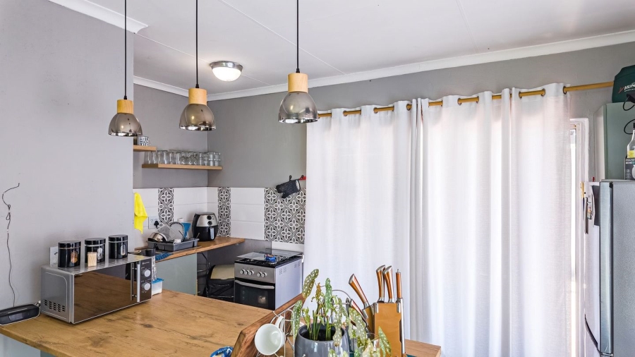 5 Bedroom Property for Sale in Annlin Gauteng