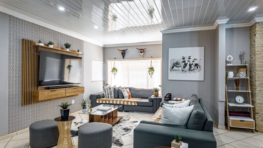 5 Bedroom Property for Sale in Annlin Gauteng