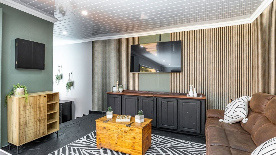 5 Bedroom Property for Sale in Annlin Gauteng