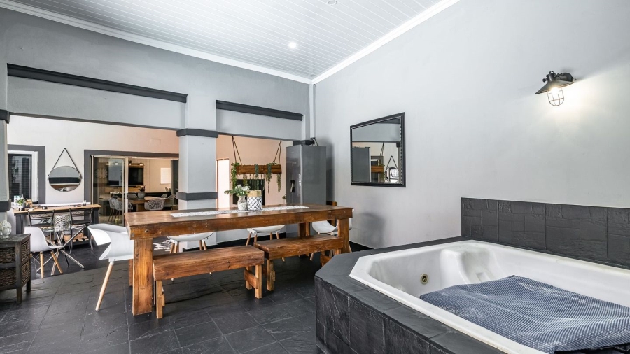 5 Bedroom Property for Sale in Annlin Gauteng