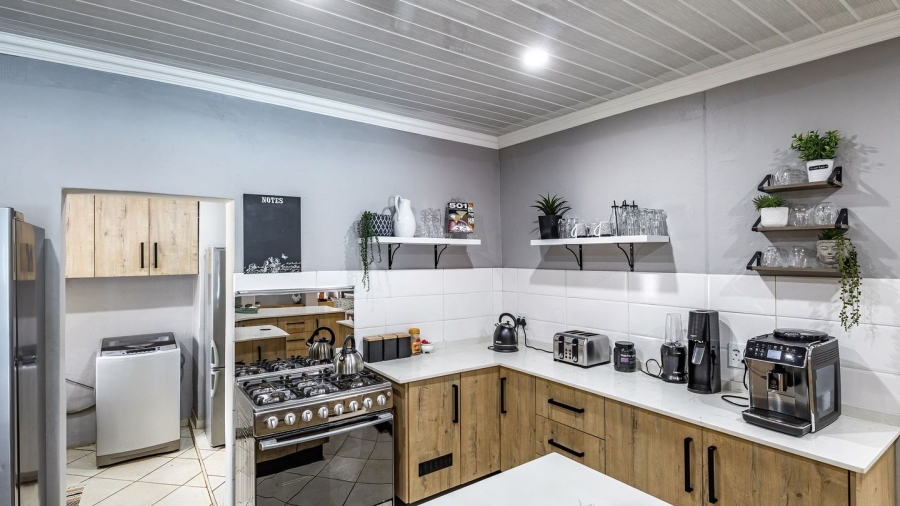 5 Bedroom Property for Sale in Annlin Gauteng