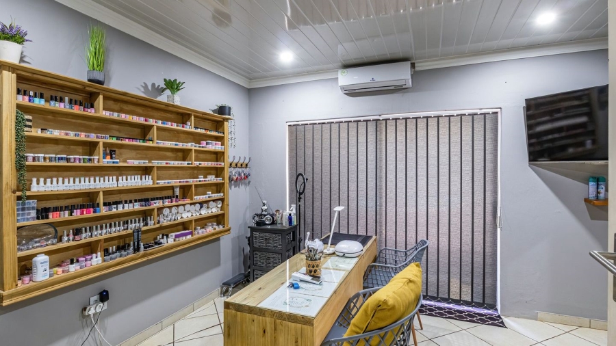 5 Bedroom Property for Sale in Annlin Gauteng