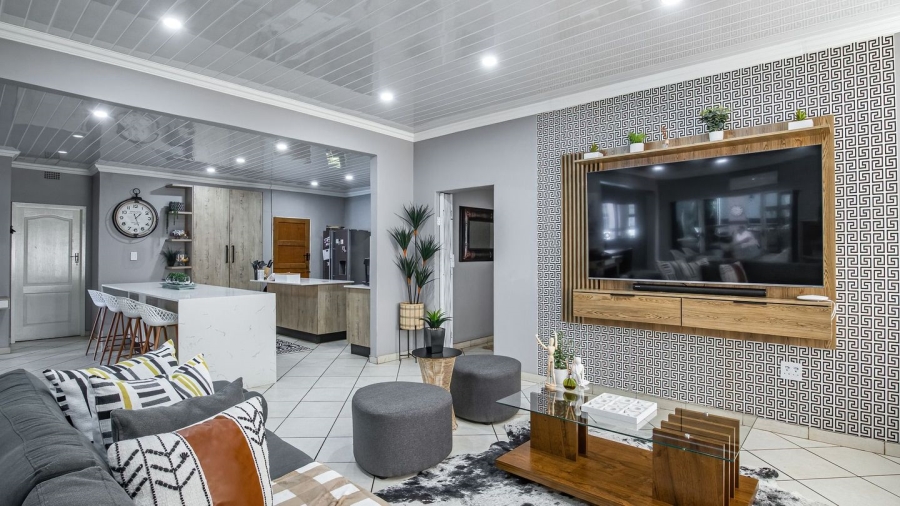 5 Bedroom Property for Sale in Annlin Gauteng