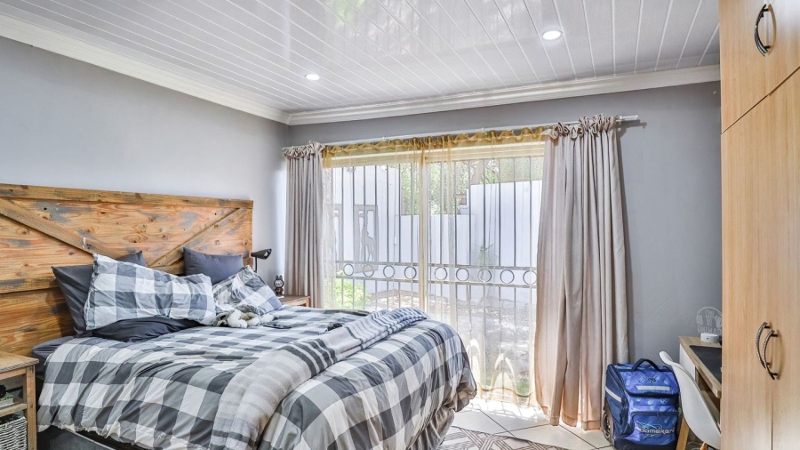 5 Bedroom Property for Sale in Annlin Gauteng