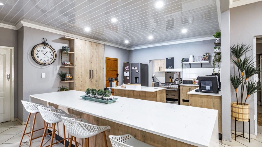 5 Bedroom Property for Sale in Annlin Gauteng