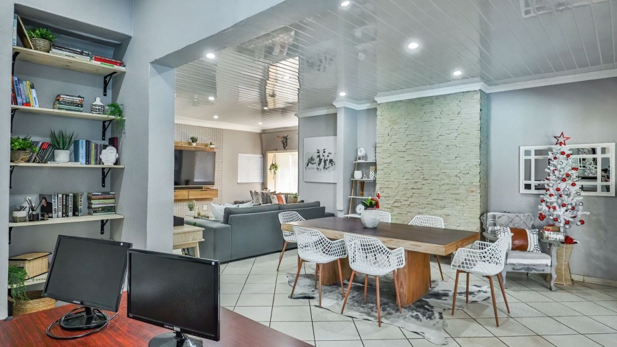 5 Bedroom Property for Sale in Annlin Gauteng