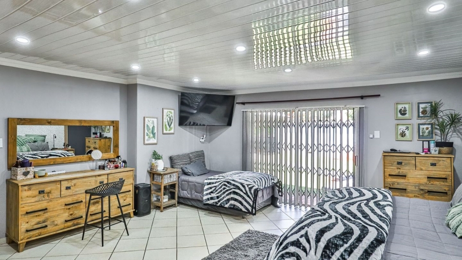 5 Bedroom Property for Sale in Annlin Gauteng