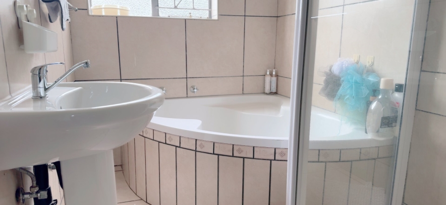 4 Bedroom Property for Sale in Three Rivers Gauteng