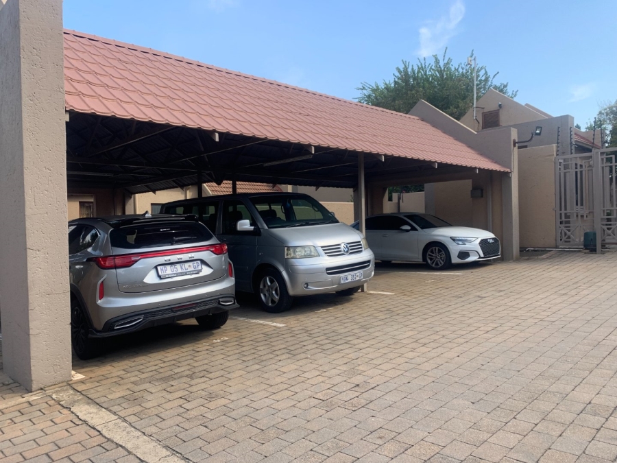 To Let 1 Bedroom Property for Rent in Woodmead Gauteng
