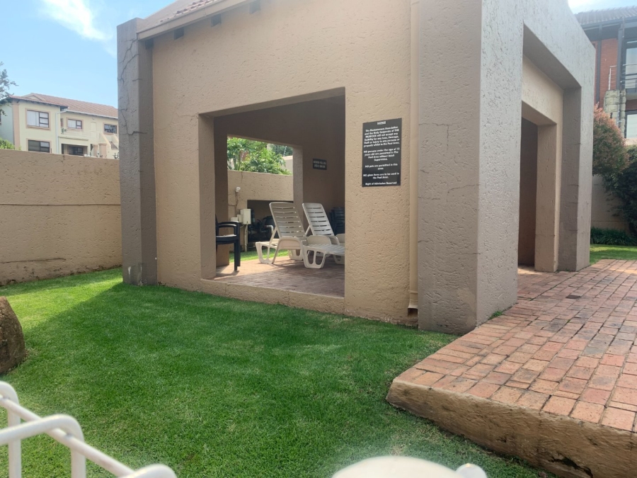 To Let 1 Bedroom Property for Rent in Woodmead Gauteng