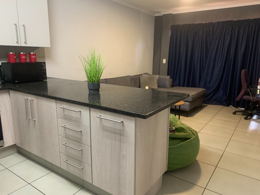 To Let 1 Bedroom Property for Rent in Woodmead Gauteng