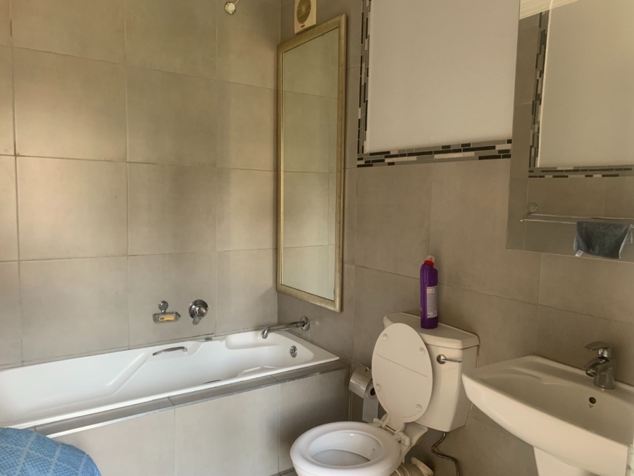 To Let 1 Bedroom Property for Rent in Woodmead Gauteng